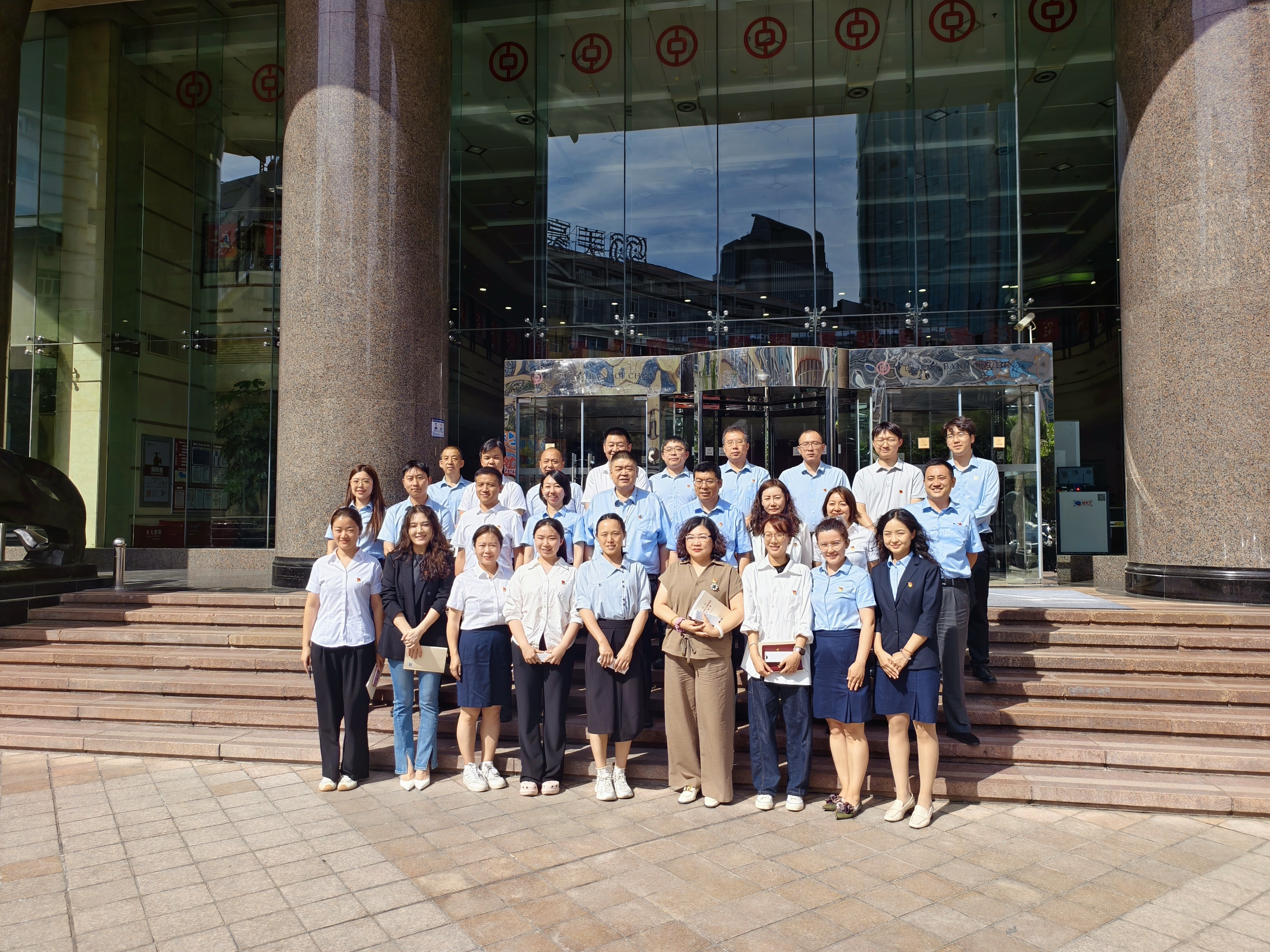 图3:全体党员合影留念。.jpg 图3:全体党员合影留念。.jpg